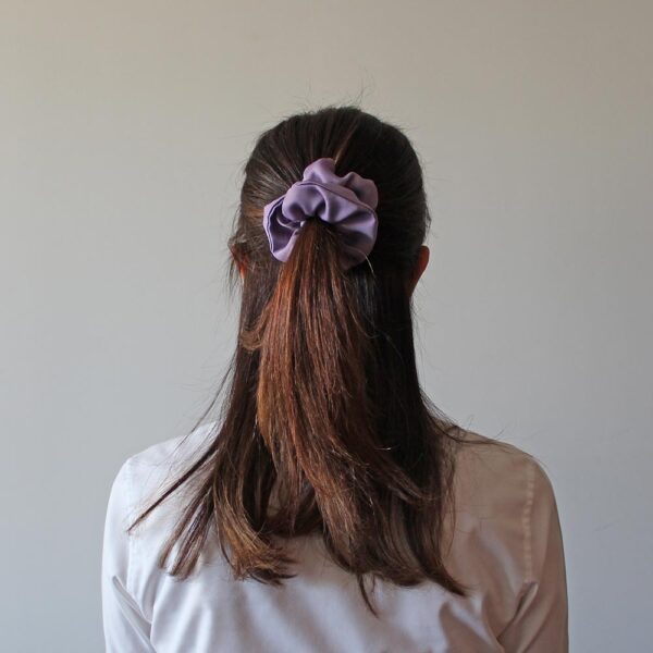 scrunchie satén lila